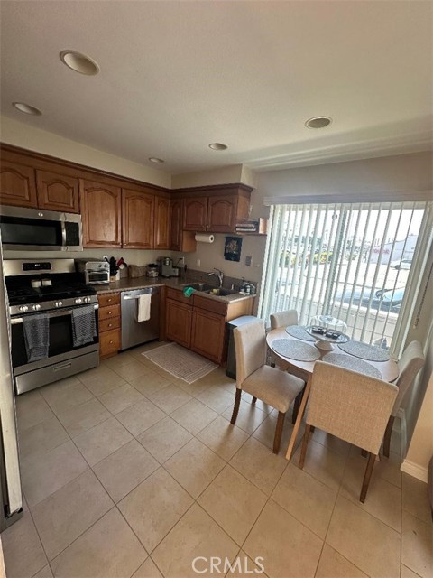 Detail Gallery Image 4 of 13 For 202 Colton St a,  Newport Beach,  CA 92663 - 2 Beds | 2 Baths