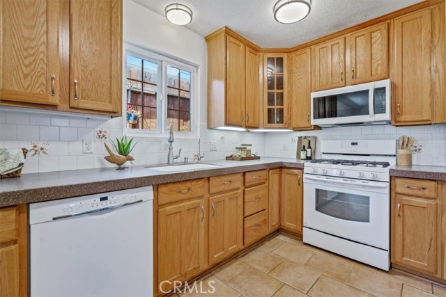 Detail Gallery Image 3 of 22 For 1360 El Moro Ave, Los Osos,  CA 93402 - 3 Beds | 2 Baths