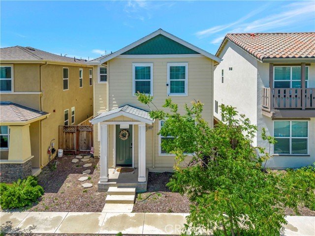 Detail Gallery Image 1 of 33 For 647 Heirloom Pl, King City,  CA 93930 - 4 Beds | 2/1 Baths