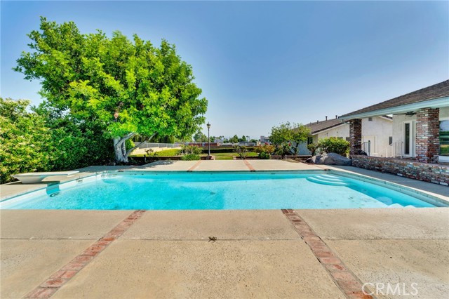 294 W Buffington Street, Upland CA: https://media.crmls.org/medias/af10de11-cca6-4bf3-9bf1-6d0d0e13690b.jpg