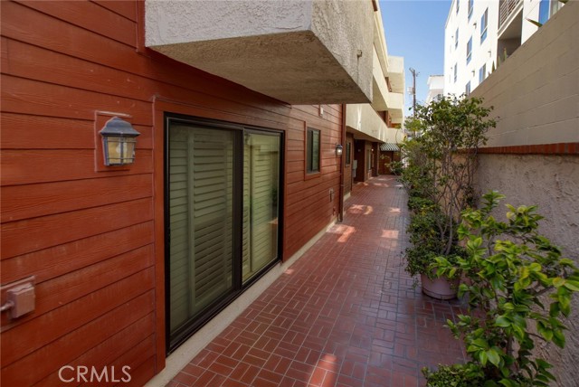 Detail Gallery Image 51 of 57 For 11845 Mayfield Ave #303,  Los Angeles,  CA 90049 - 2 Beds | 2/1 Baths