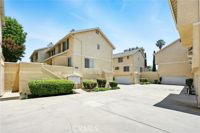 254 N Mar Vista Avenue, Pasadena CA: https://media.crmls.org/medias/af135642-6bf4-4aa0-9c88-2f4f66e8ba37.jpg