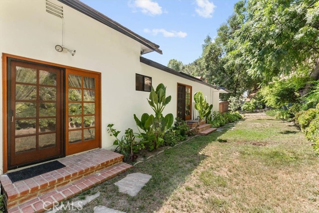 Detail Gallery Image 32 of 33 For 17861 Cathedral Pl, Encino,  CA 91316 - 3 Beds | 3 Baths