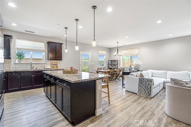 1206 Bristlecone Drive, Madera CA: https://media.crmls.org/medias/af13e2e3-0068-4101-817a-a49024eca505.jpg