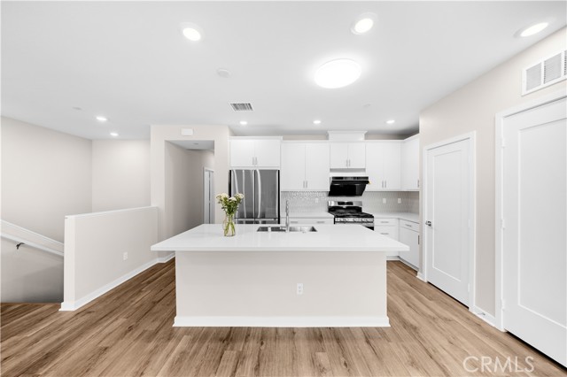 Detail Gallery Image 7 of 41 For 259 Pin Ln, Covina,  CA 91722 - 3 Beds | 3 Baths