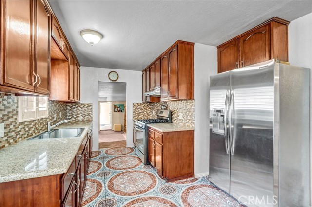 Detail Gallery Image 15 of 30 For 2300 Gale Ave, Long Beach,  CA 90810 - 3 Beds | 1 Baths