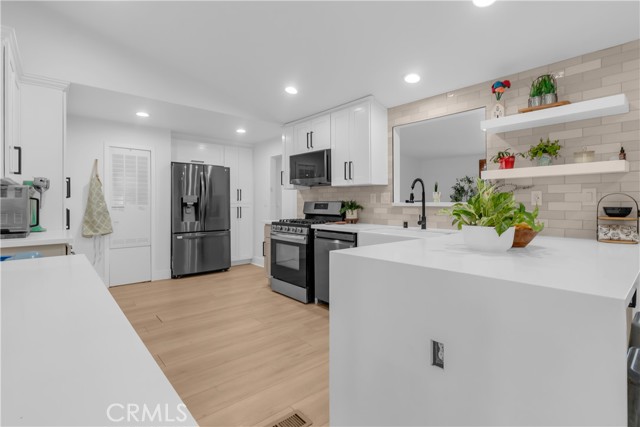 Detail Gallery Image 16 of 51 For 9888 Trinity, Oak Hills,  CA 92344 - 6 Beds | 2 Baths