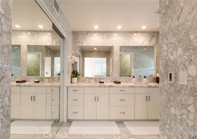 24 Bermuda Court, Manhattan Beach, California 90266, 3 Bedrooms Bedrooms, ,1 BathroomBathrooms,Residential,Sold,Bermuda,SB17026195