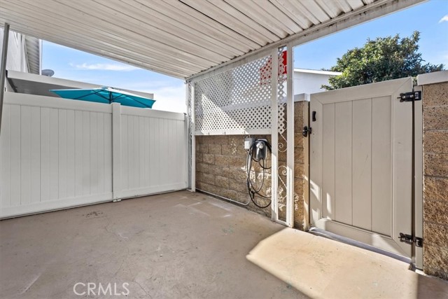 Detail Gallery Image 4 of 16 For 19868 Berkshire, Huntington Beach,  CA 92646 - 2 Beds | 1/1 Baths