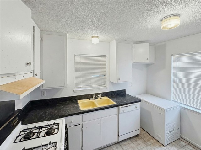 Detail Gallery Image 12 of 21 For 13073 Mohawk, Apple Valley,  CA 92308 - – Beds | – Baths