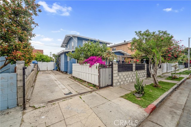 6324 Denver Avenue, Los Angeles CA: https://media.crmls.org/medias/af19107a-40a1-4ccf-aeb6-0516990e5976.jpg