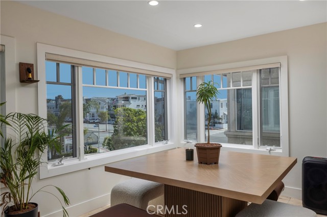 Detail Gallery Image 10 of 22 For 203 8th, Newport Beach,  CA 92661 - – Beds | – Baths