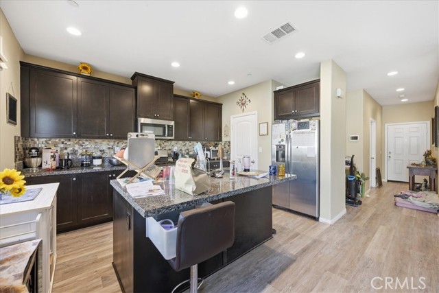 Detail Gallery Image 11 of 27 For 27270 Barre, Menifee,  CA 92584 - 4 Beds | 3 Baths