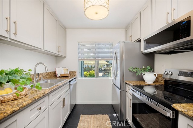 6000 Bixby Village Drive, Long Beach CA: https://media.crmls.org/medias/af19c35b-bf86-4600-98c4-63834b3aea08.jpg