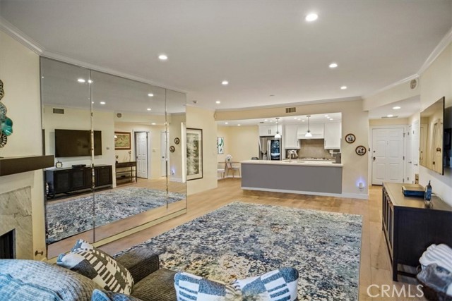 4401 Moorpark Way, 101 photo 4