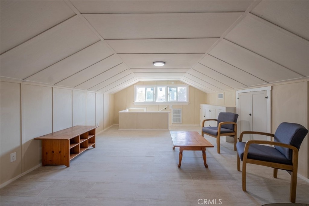 https://media.crmls.org/medias/af1a2f80-1a16-4028-91ba-004d3485c77d.jpg?preset=X-Large