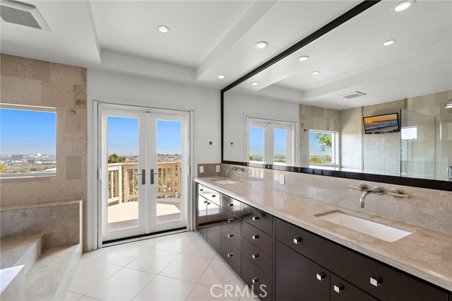 31 Saint Tropez, Newport Beach CA: https://media.crmls.org/medias/af1aea59-8539-44c2-98d0-671c3156c9d3.jpg