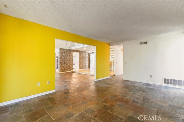 19259 Ludlow St., Porter Ranch CA: https://media.crmls.org/medias/af1b3ec3-4406-4ebc-a807-6eee96c7f96e.jpg