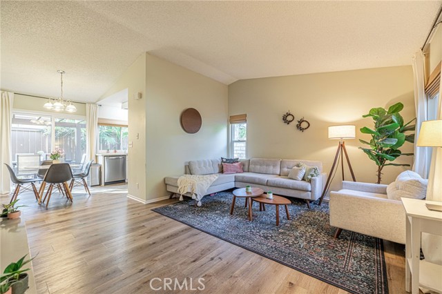 Detail Gallery Image 6 of 25 For 23540 Lampara, Valencia,  CA 91355 - 2 Beds | 2 Baths