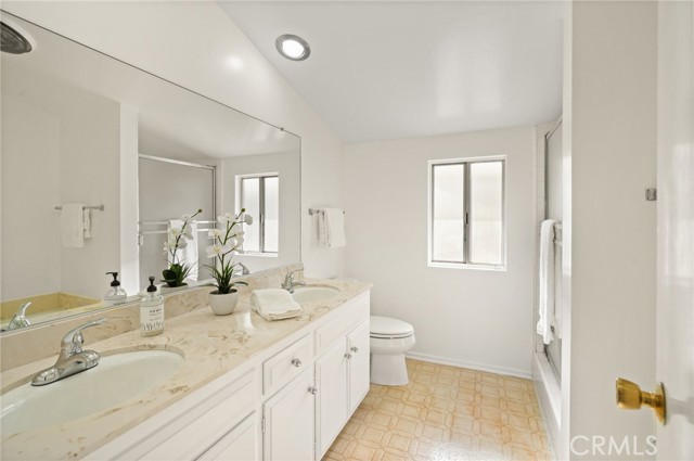 Detail Gallery Image 40 of 64 For 5932 Ellenview Ave, Woodland Hills,  CA 91367 - 5 Beds | 4 Baths