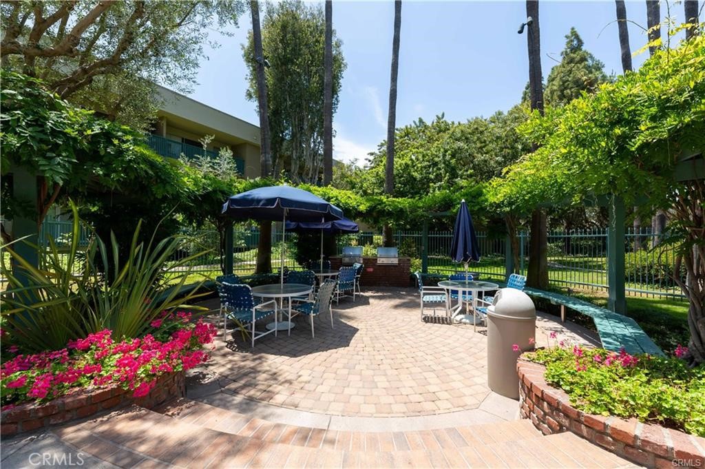 https://media.crmls.org/medias/af1d2f55-c848-4c84-9e5c-62686bfb4bae.jpg?preset=X-Large