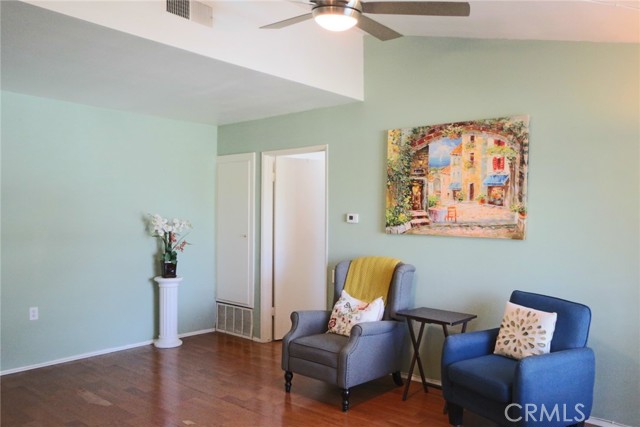 Detail Gallery Image 32 of 71 For 19208 Avenue of the Oaks #J,  Newhall,  CA 91321 - 2 Beds | 1/1 Baths