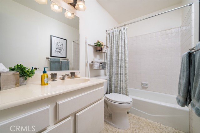 Image 21 of 39 For 5022 Burnaby