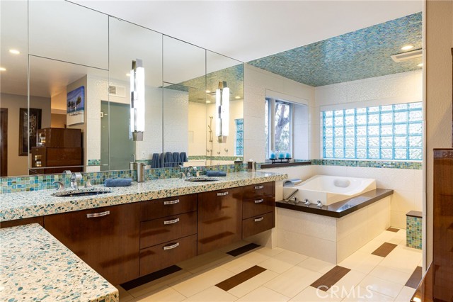 25611 Rangewood Road, Laguna Hills CA: https://media.crmls.org/medias/af1f4d06-d818-4cdb-9206-f58a1c97a691.jpg