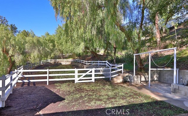 24944 JIM BRIDGER Road, Hidden Hills CA: https://media.crmls.org/medias/af1f63b9-ca67-4f22-a20b-a8d8b1438050.jpg