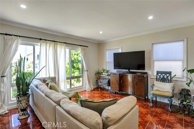 Detail Gallery Image 3 of 26 For 5864 Bonsallo Ave, Los Angeles,  CA 90044 - 4 Beds | 2 Baths