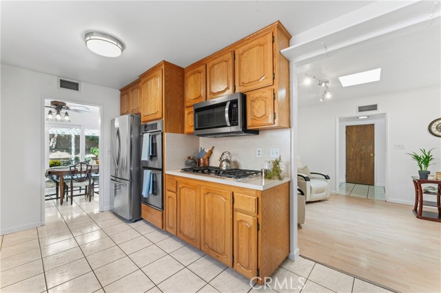 Detail Gallery Image 14 of 41 For 2218 Jonesboro Ave, Simi Valley,  CA 93063 - 4 Beds | 2/1 Baths