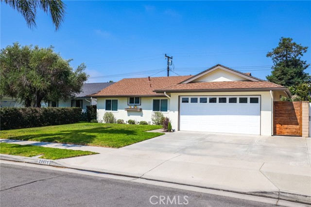 20071 Moontide Circle, Huntington Beach CA: https://media.crmls.org/medias/af21b3f0-55c2-4aec-9a5e-81a73b875bc0.jpg