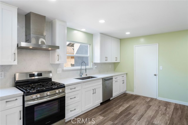 Detail Gallery Image 3 of 23 For 2706 E Athens Ave, Orange,  CA 92867 - 4 Beds | 2 Baths