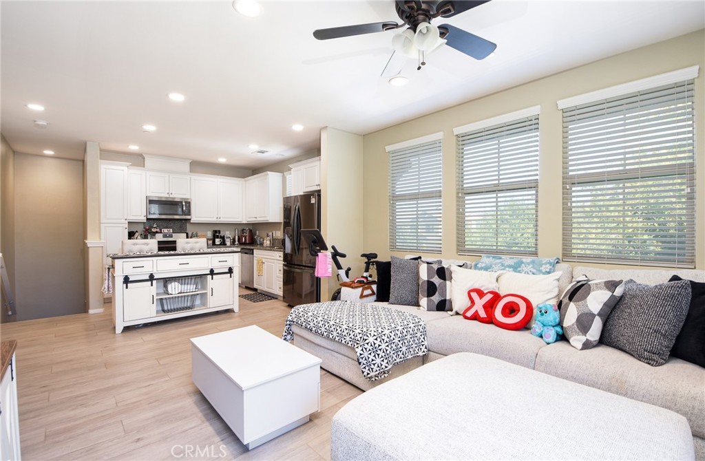 3410 E Santa Clara Paseo