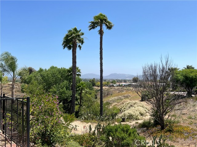 38445 Via Taffia, Murrieta CA: https://media.crmls.org/medias/af2302c8-37d9-4294-a225-3bf9f6670b97.jpg