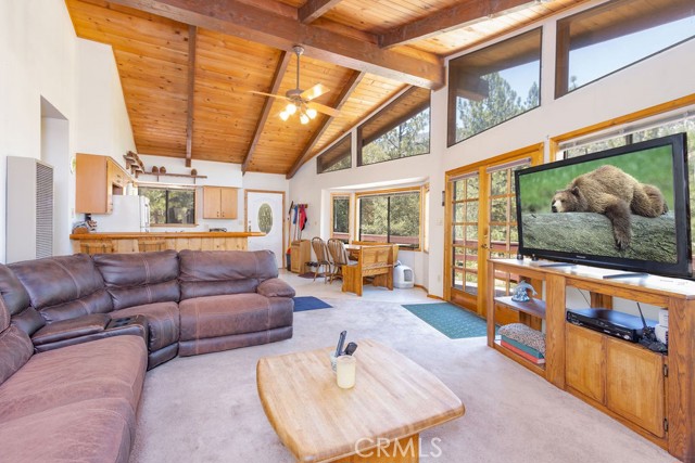 15529 San Moritz Drive, Pine Mountain Club CA: https://media.crmls.org/medias/af232f02-b856-4521-ab70-92cc18b1dd06.jpg
