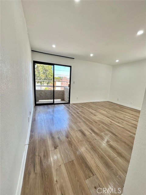 365 W Alameda Avenue, Burbank CA: https://media.crmls.org/medias/af237d9d-24c3-42d3-8950-5e5c8228750f.jpg