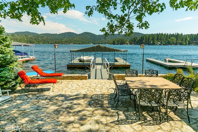 28061 North Shore Road, Lake Arrowhead CA: https://media.crmls.org/medias/af240886-1250-42bc-9001-b484728844e2.jpg