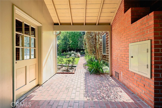 85 S San Rafael Avenue, Pasadena CA: https://media.crmls.org/medias/af246687-81e2-4418-a17e-0d5603425f6a.jpg
