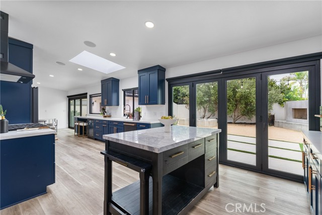 Detail Gallery Image 8 of 28 For 3000 Country Club, Costa Mesa,  CA 92626 - 4 Beds | 4/1 Baths