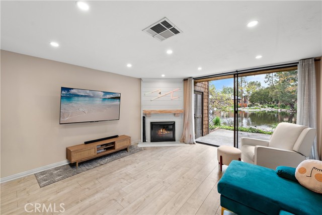 Detail Gallery Image 5 of 28 For 12750 Centralia St #215,  Lakewood,  CA 90715 - 2 Beds | 1 Baths