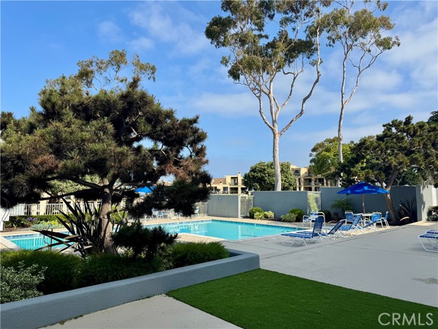 240 The Village, Redondo Beach CA: https://media.crmls.org/medias/af2635d3-fd72-483b-a94e-b4e16cfb448a.jpg