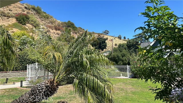 Detail Gallery Image 13 of 13 For 1125 Churchs Ct, Burbank,  CA 91501 - 3 Beds | 3 Baths