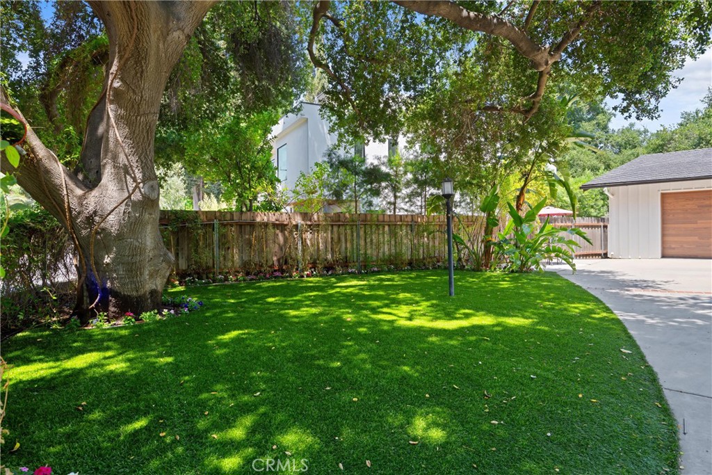 https://media.crmls.org/medias/af2795d5-2482-4bd0-a522-fbaabeaab1e1.jpg?preset=X-Large