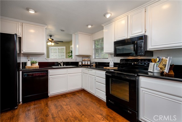 Detail Gallery Image 7 of 26 For 840 W. Country View #66,  La Habra,  CA 90631 - 2 Beds | 2/1 Baths