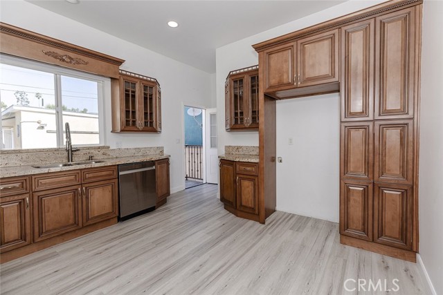 Detail Gallery Image 11 of 40 For 1039 E Santa Anita Ave, Burbank,  CA 91501 - 3 Beds | 3 Baths