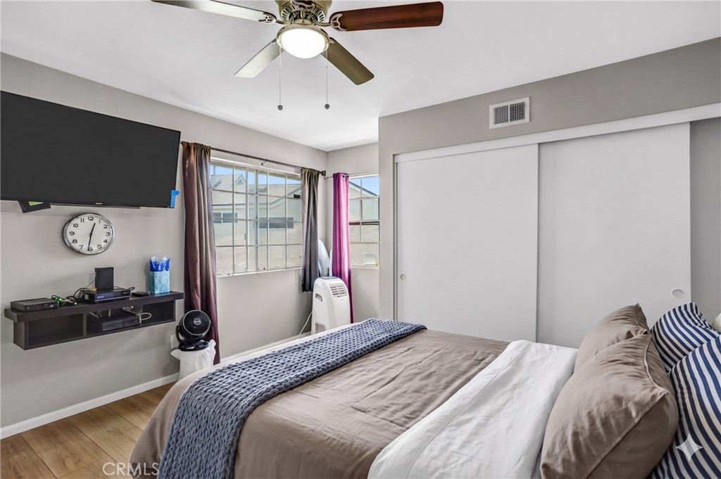 https://media.crmls.org/medias/af297138-9acc-44b7-80fd-b1e7e4e28989.jpg?preset=X-Large
