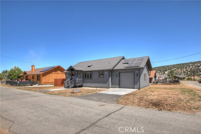 2217 Juniper Lane, Big Bear City CA: https://media.crmls.org/medias/af2aebde-b3f5-4b92-b751-6feb429ffe75.jpg
