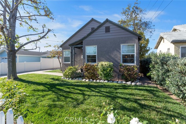 Detail Gallery Image 1 of 52 For 528 Cambridge, Orange,  CA 92867 - 3 Beds | 2 Baths