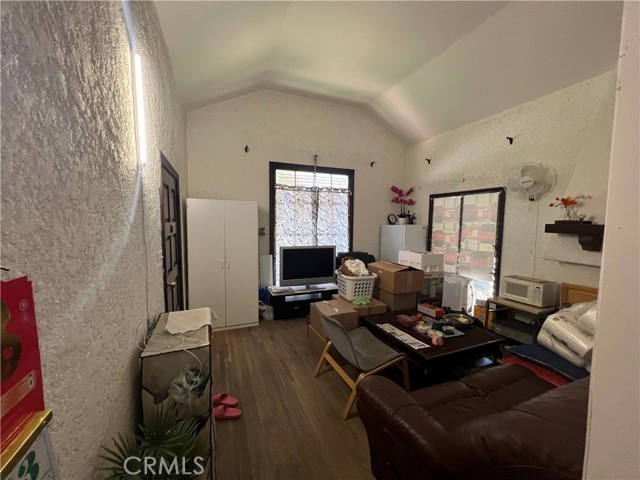 400 N Valencia Street, Alhambra CA: https://media.crmls.org/medias/af2b421f-871d-4d1b-88c6-71204cb2d426.jpg